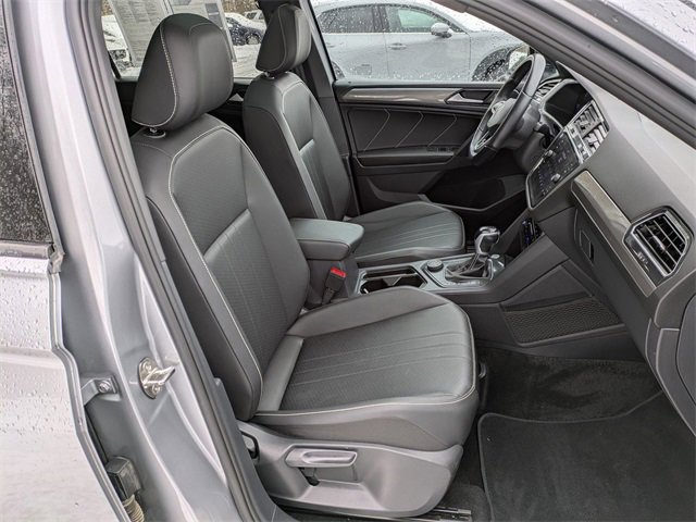 Used 2023 Volkswagen Tiguan SE R-Line image 22