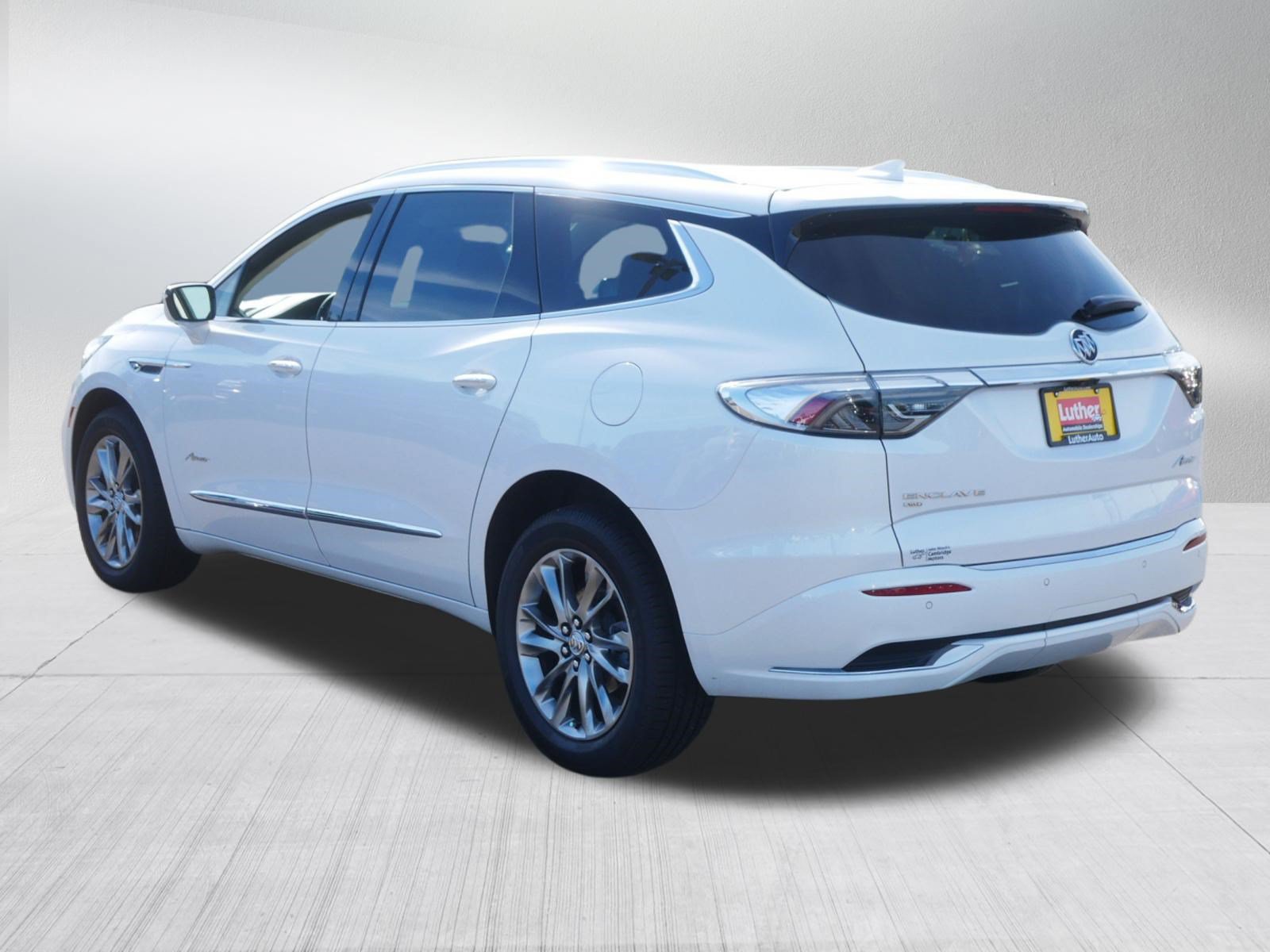 Used 2023 Buick Enclave Avenir w/ Avenir Technology Package AWD/4WD image 5