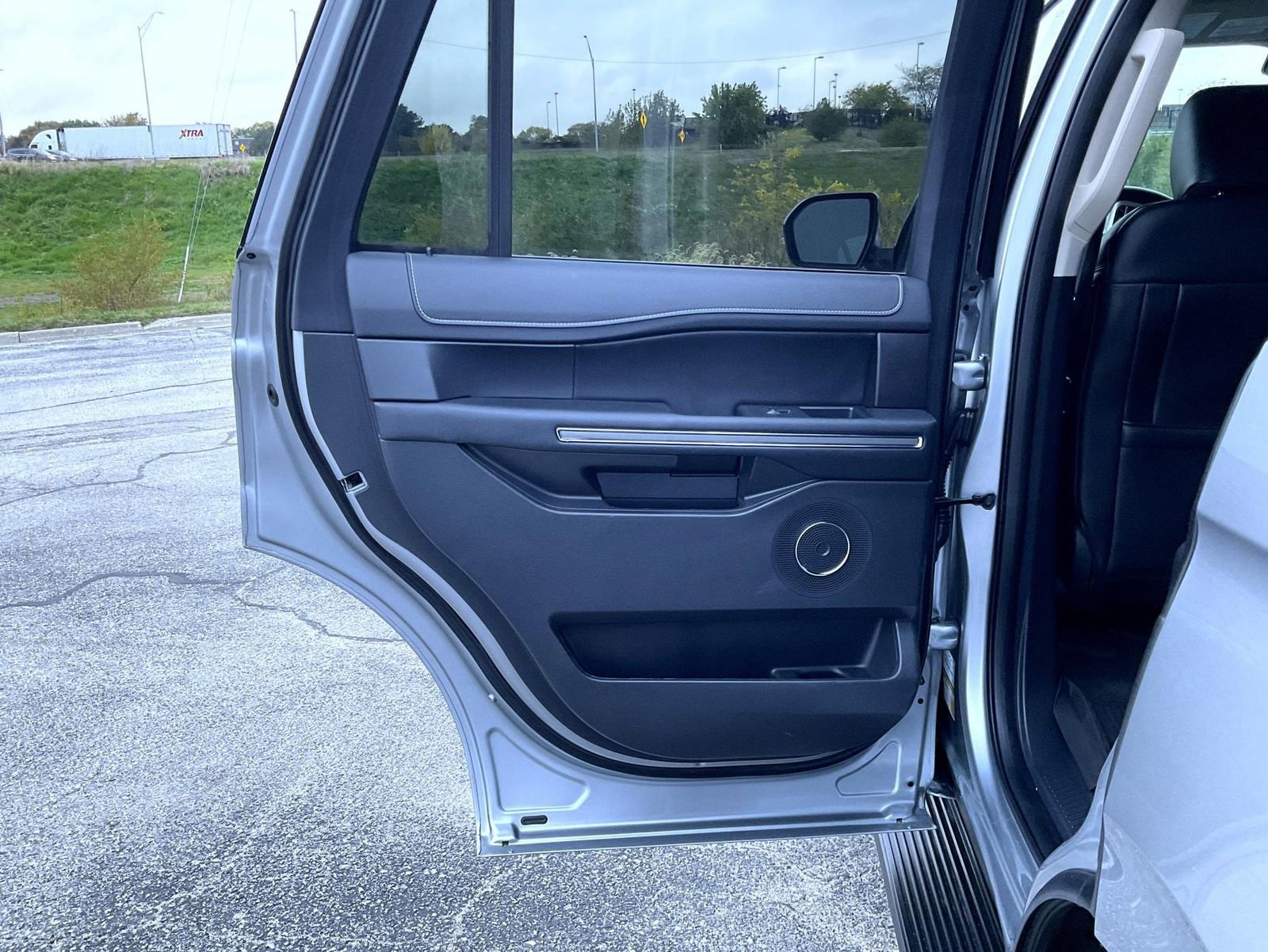 Used 2024 Ford Expedition XLT image 21