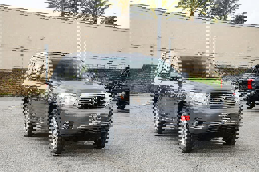 Used 2010 Toyota Highlander Limited image 3