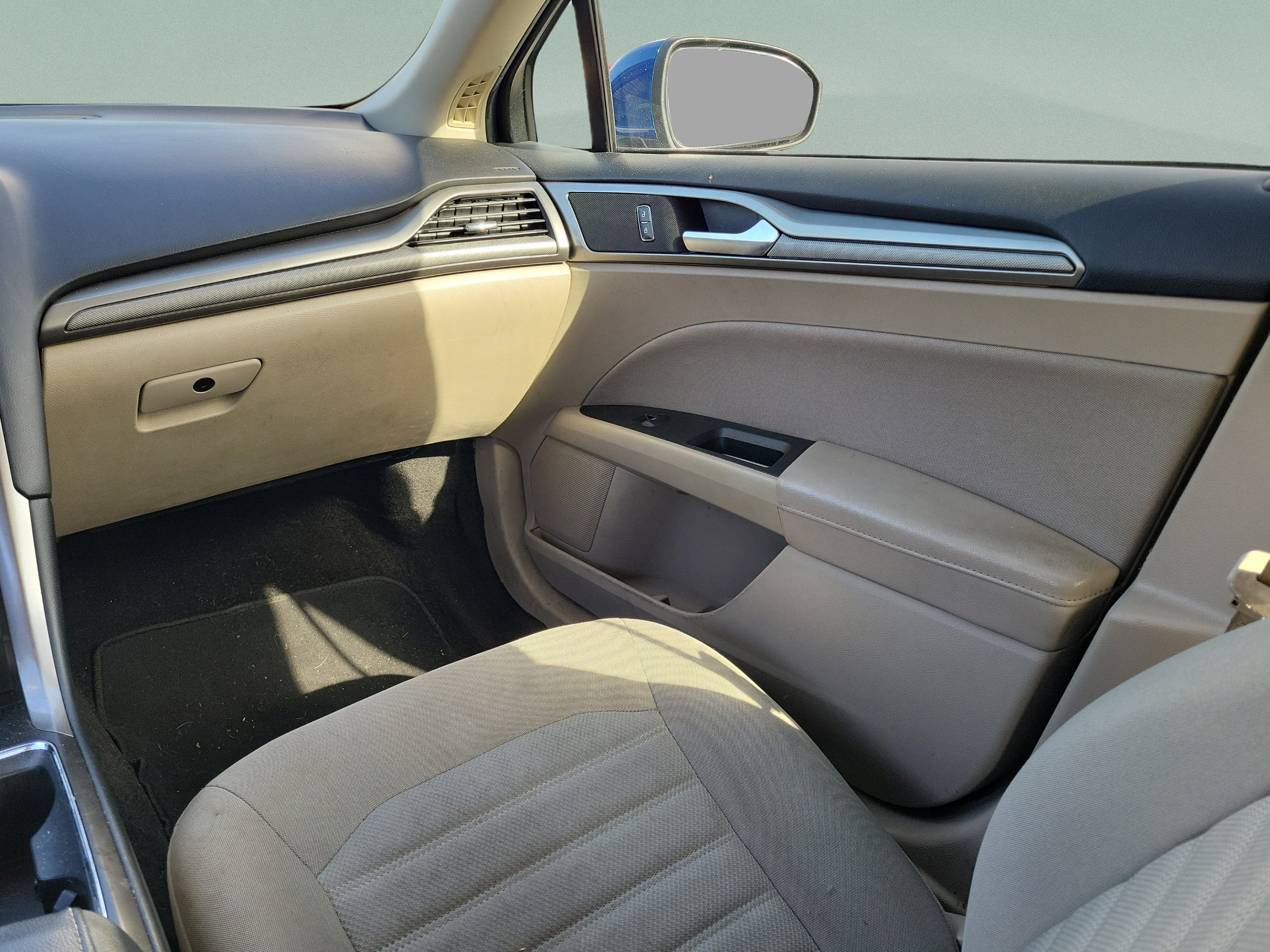 Used 2018 Ford Fusion SE FWD image 10