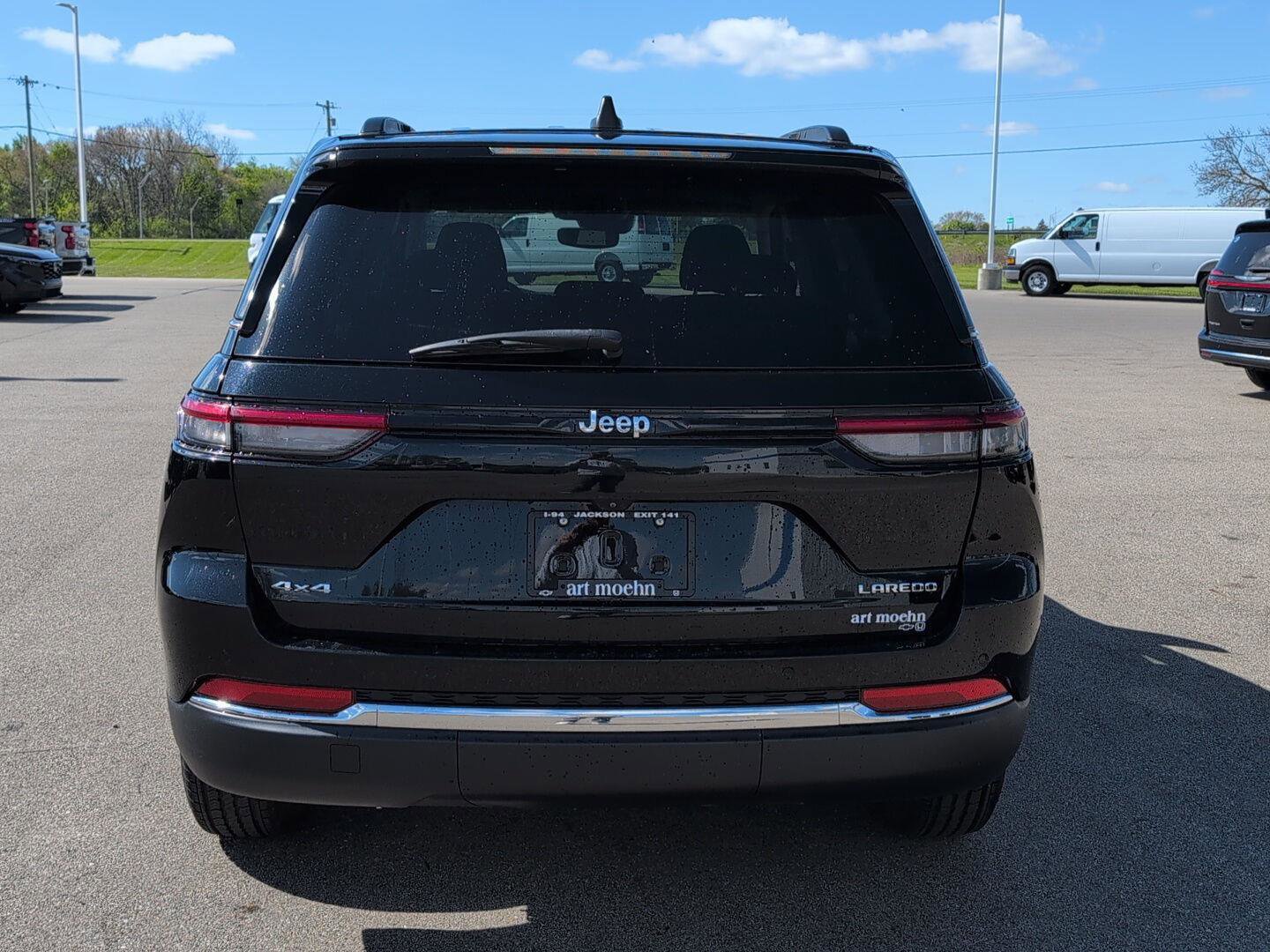Used 2023 Jeep Grand Cherokee Laredo AWD/4WD image 4