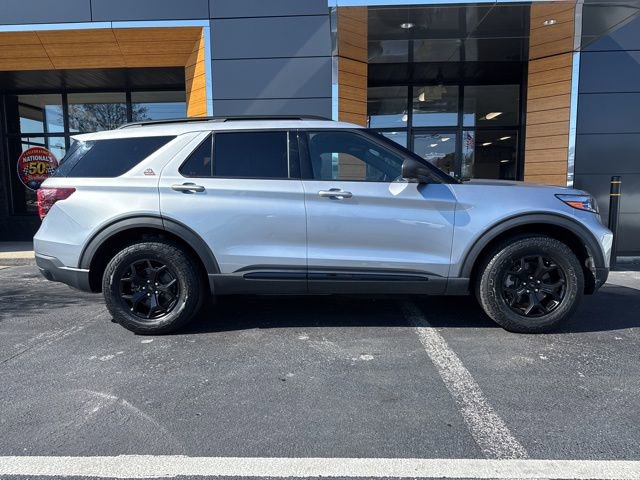 Used 2022 Ford Explorer Timberline image 2