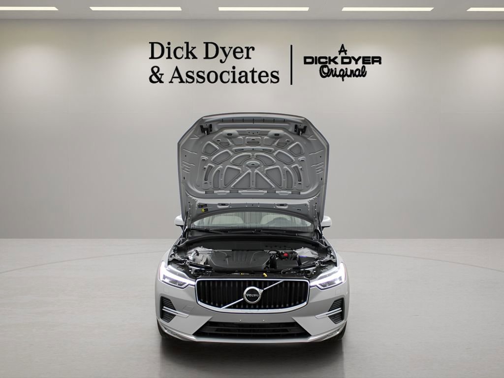Used 2023 Volvo XC60 B5 Core w/ Climate Package AWD/4WD image 7