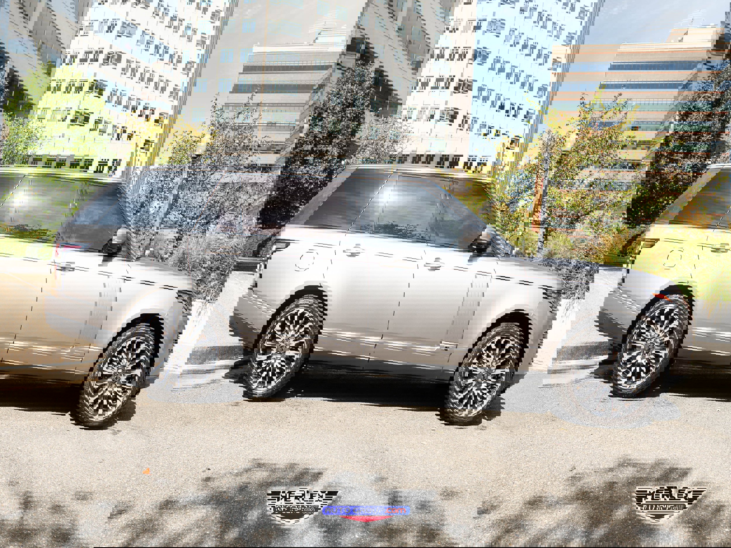 Used 2018 Land Rover Range Rover Long Wheelbase Supercharged image 8