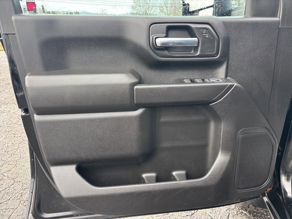 Used 2023 Chevrolet Silverado 2500 Custom w/ Custom Value Package image 9