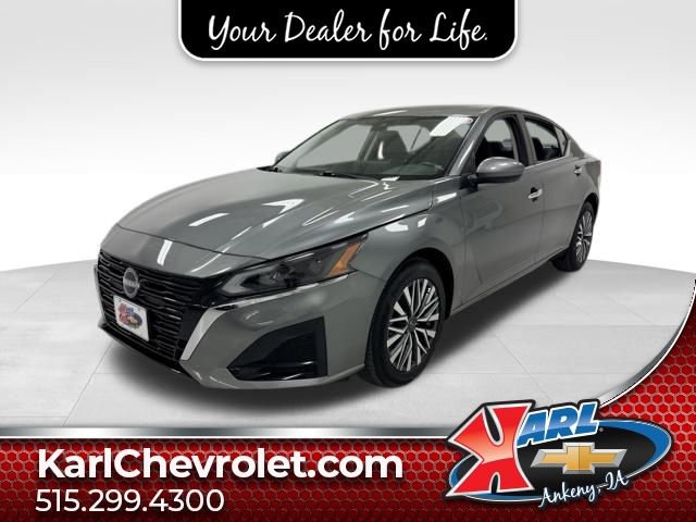 Used 2023 Nissan Altima 2.5 SV w/ SV Premium Package image 1