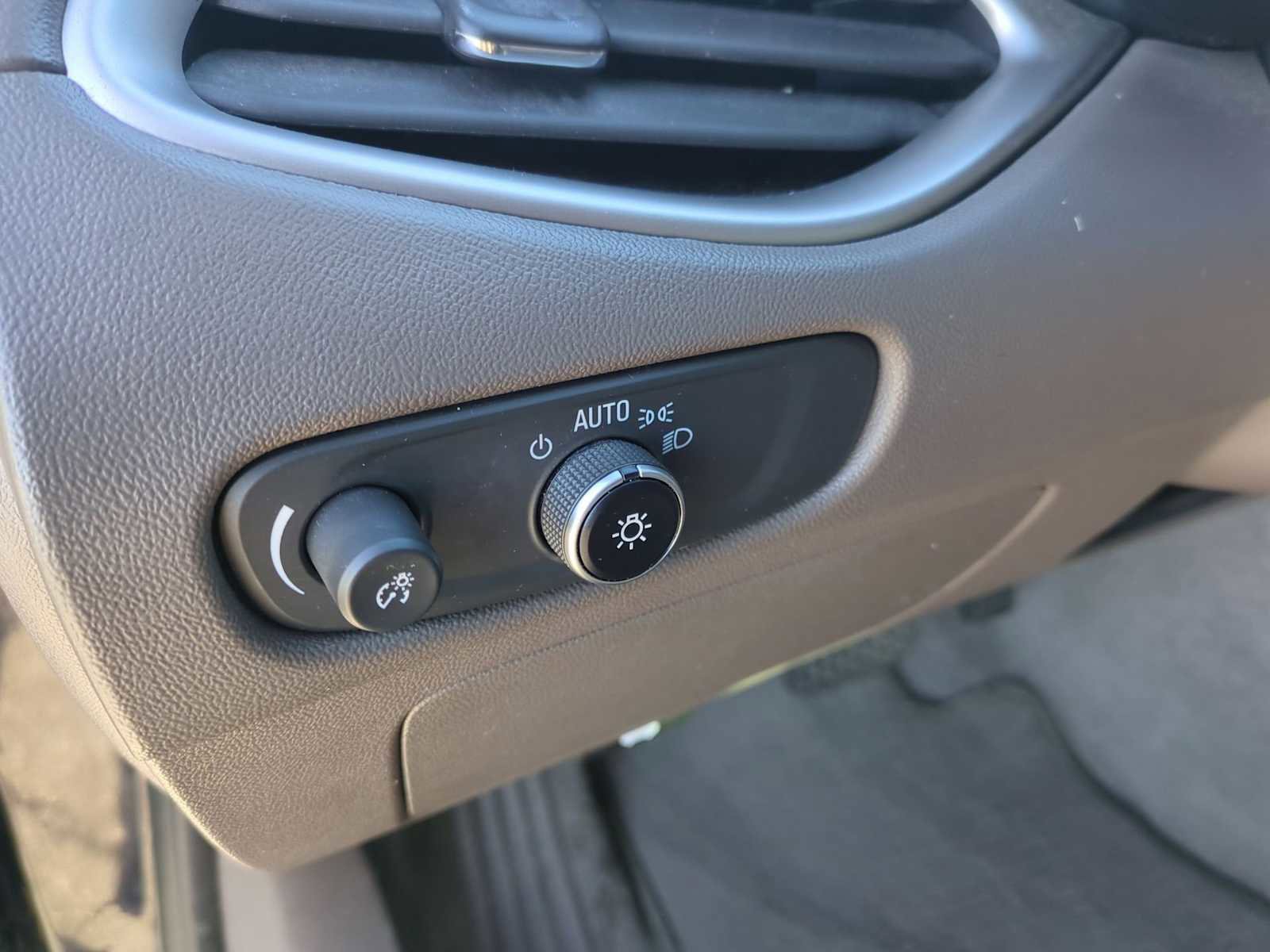 Used 2023 Chevrolet Malibu LS image 34