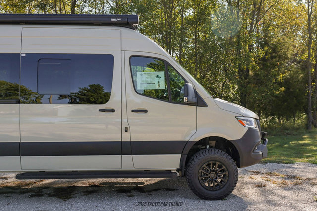 Used 2025 Mercedes-Benz Sprinter 2500 image 11