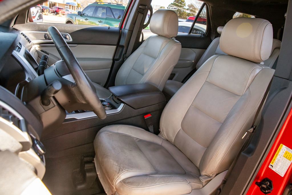 Used 2015 Ford Explorer XLT w/ Equipment Group 202B image 13