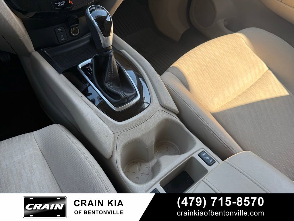 Used 2017 Nissan Rogue SV w/ SV Premium Package FWD image 17