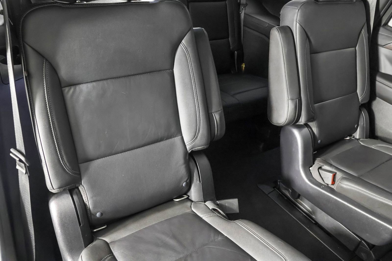 Used 2022 Chevrolet Tahoe Z71 w/ Luxury Package AWD/4WD image 47