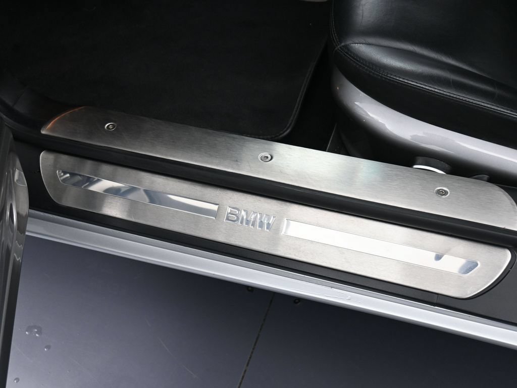 Used 2001 BMW Z8 RWD image 16