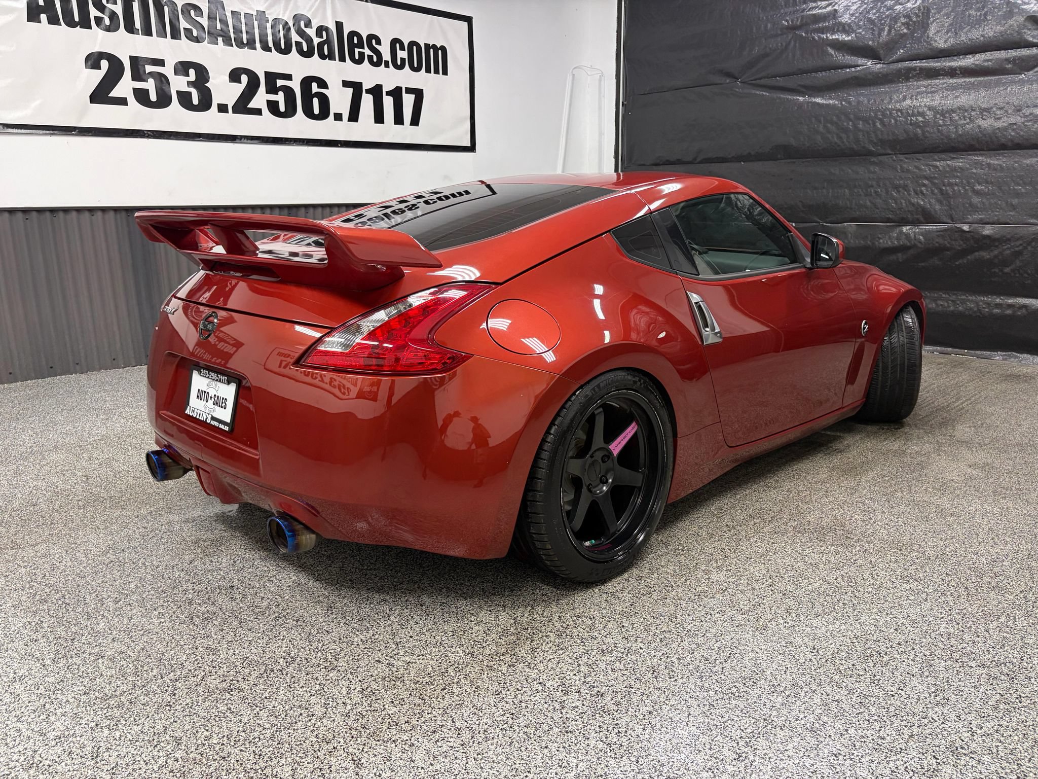 Used 2015 Nissan 370Z Coupe RWD image 3