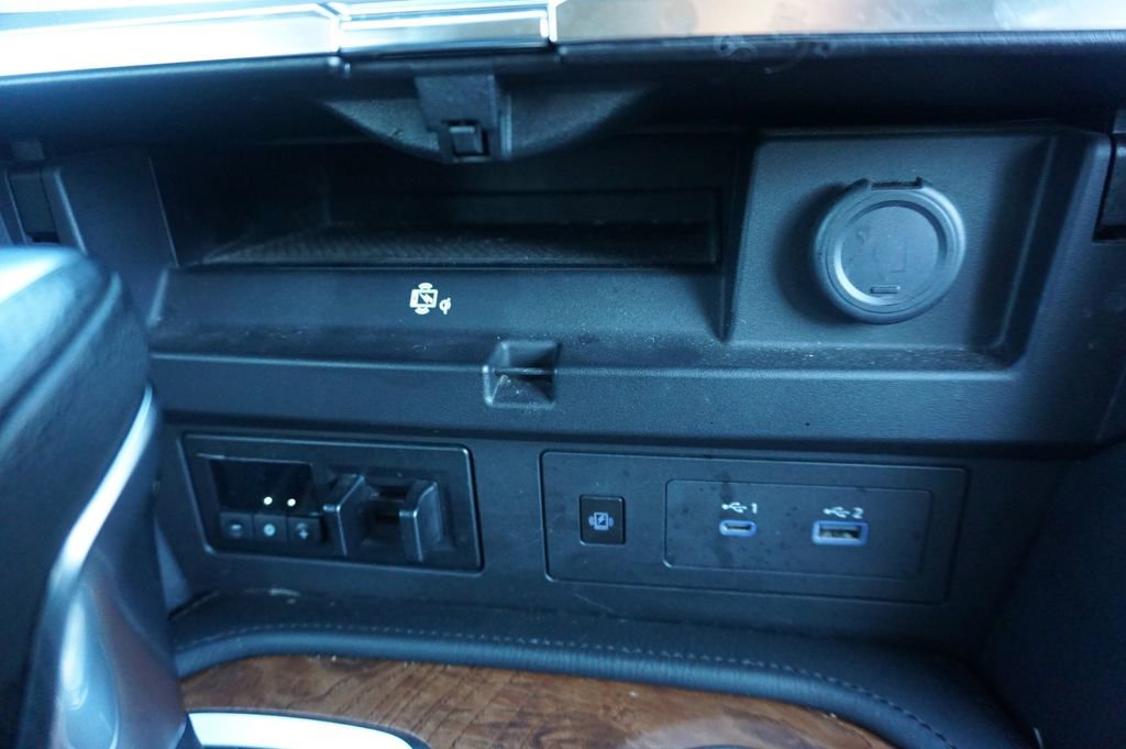 Used 2023 Nissan Armada SL w/ Captain's Chairs Package image 13