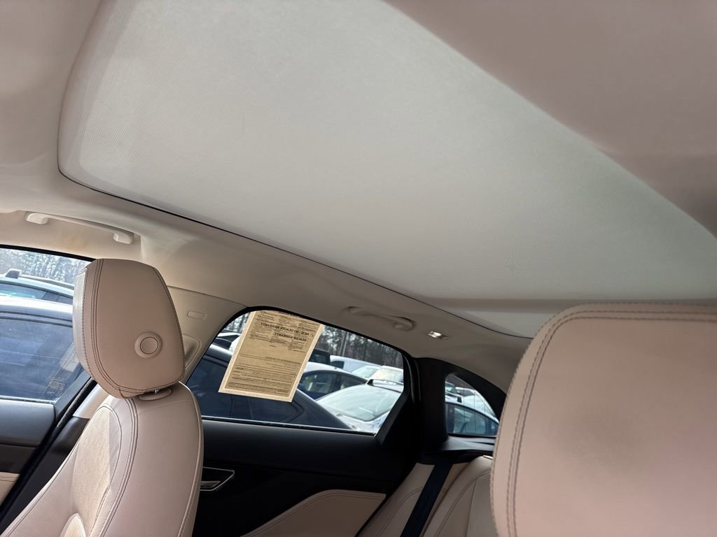 Used 2018 Jaguar F-PACE Prestige image 4