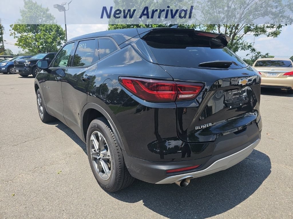 Used 2025 Chevrolet Blazer LT FWD image 4