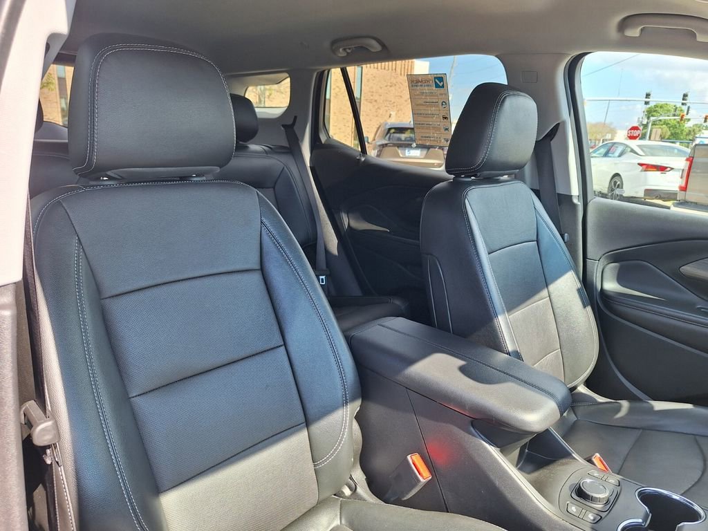Used 2023 GMC Terrain SLT image 29