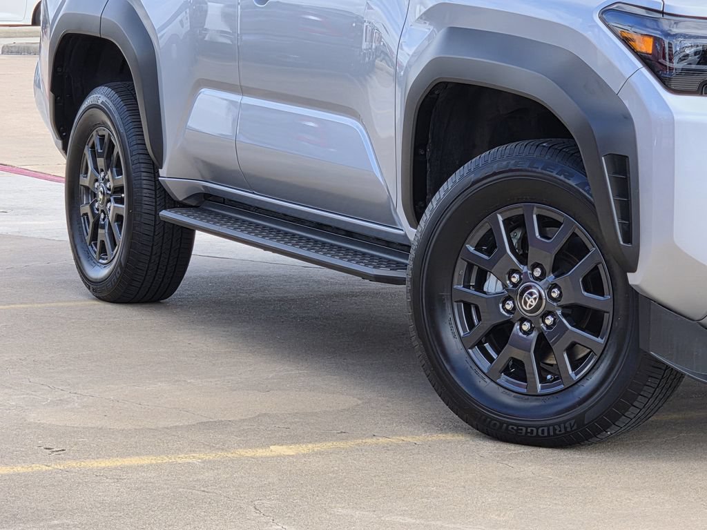 Used 2025 Toyota 4Runner SR5 AWD/4WD image 11