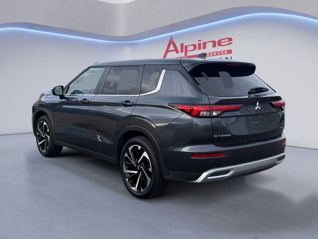 Used 2024 Mitsubishi Outlander image 3