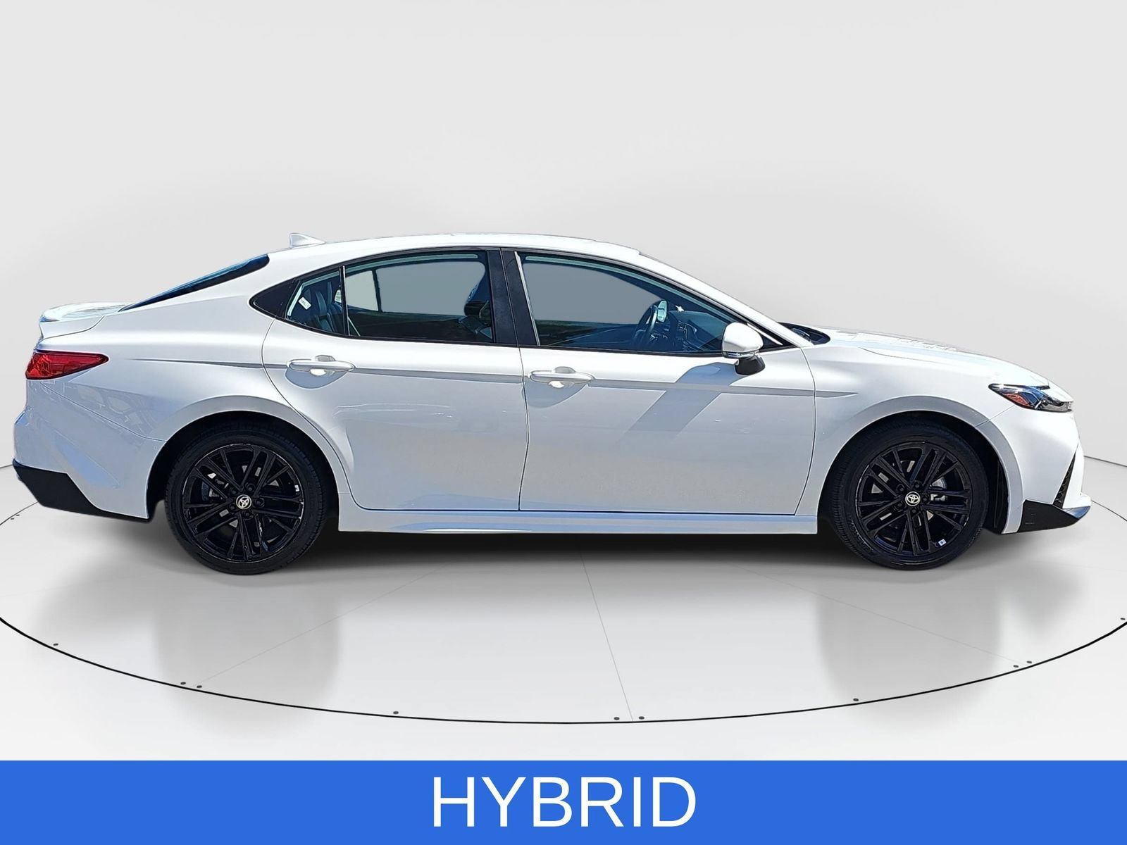 Used 2025 Toyota Camry SE FWD image 4