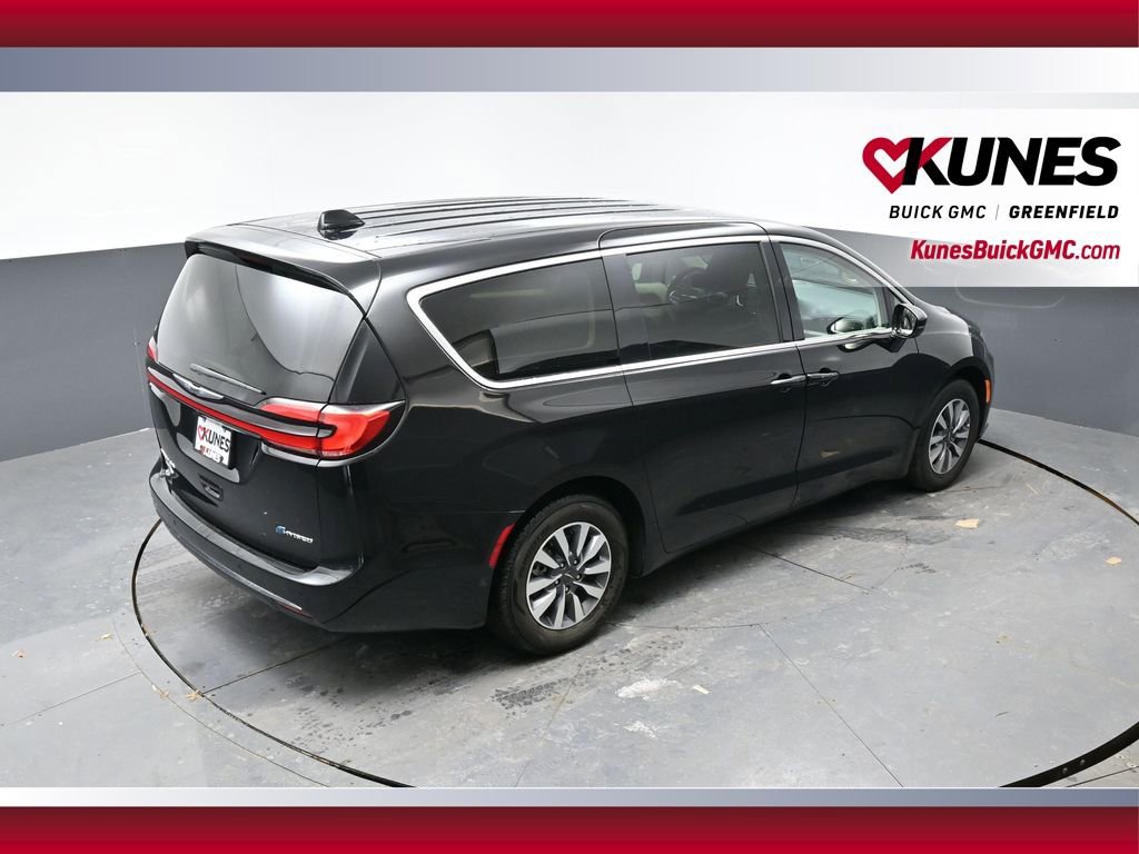 Used 2024 Chrysler Pacifica Select FWD image 38