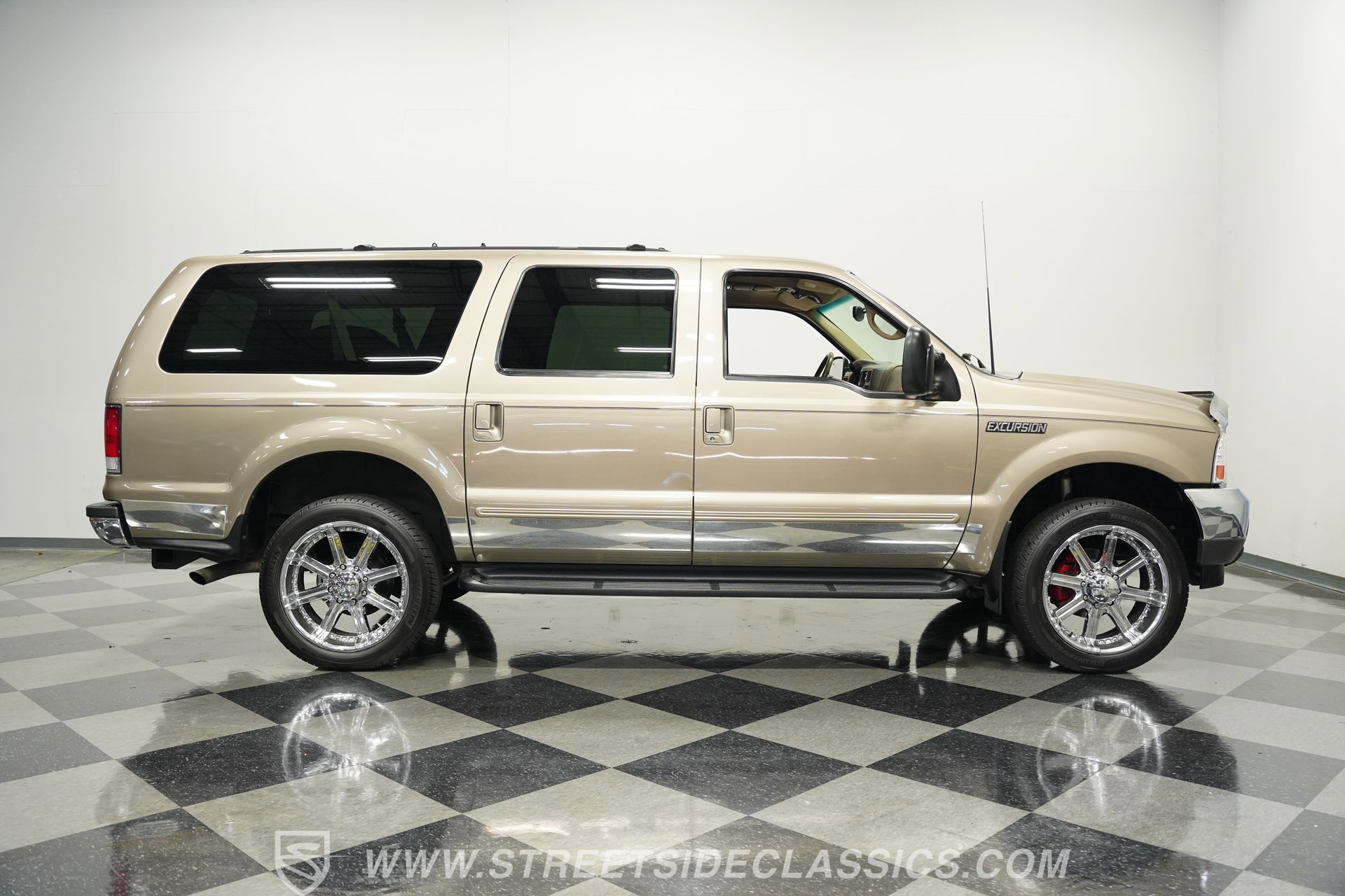 Used 2000 Ford Excursion XLT image 14