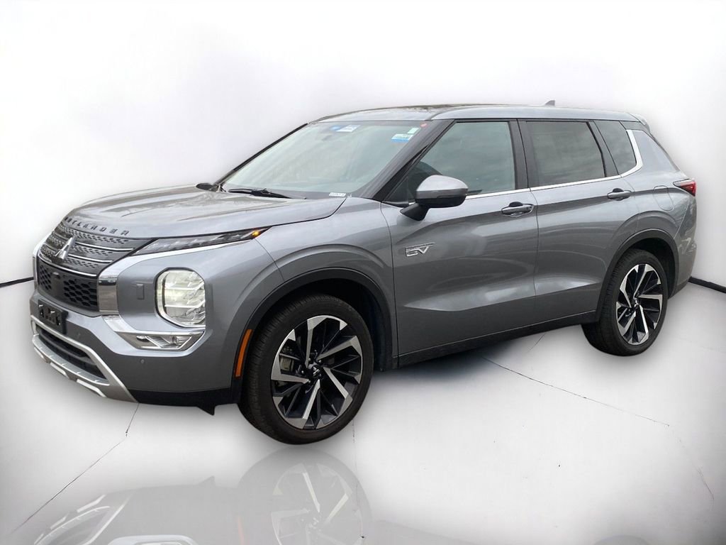 Used 2024 Mitsubishi Outlander SE image 2