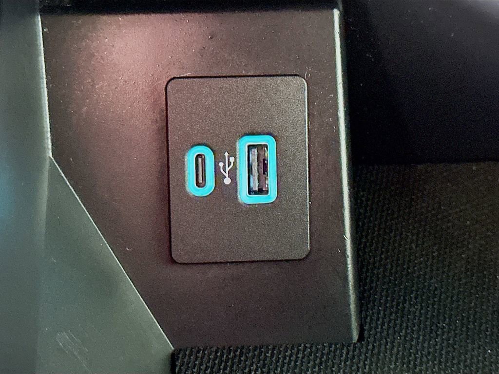 Used 2023 Ford F150 Lariat image 32