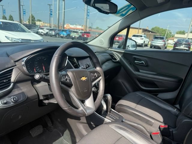 Used 2020 Chevrolet Trax LT w/ Driver Confidence Package FWD image 7