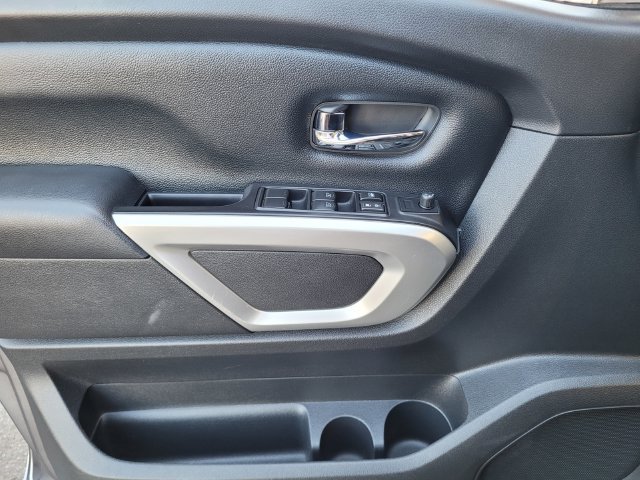 Used 2018 Nissan Titan SV w/ SV Convenience Package AWD/4WD image 22
