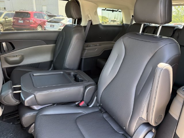 New 2027 Kia Carnival EX FWD image 18