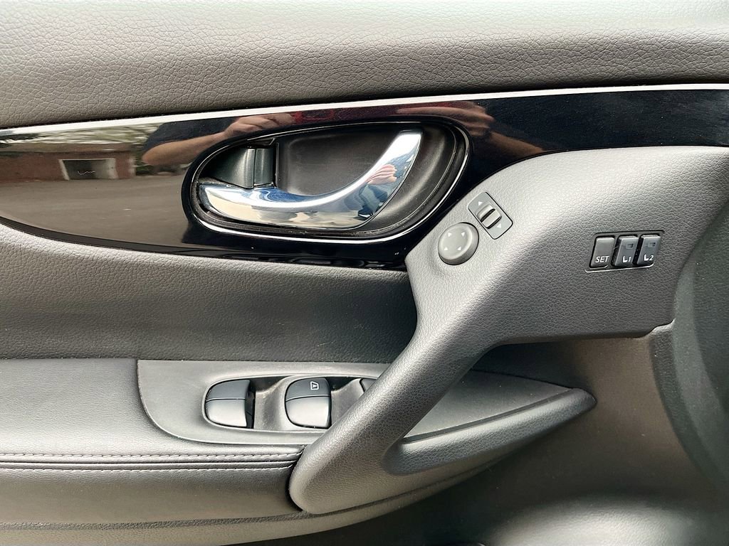 Used 2022 Nissan Rogue Sport SL w/ Premium Package image 18