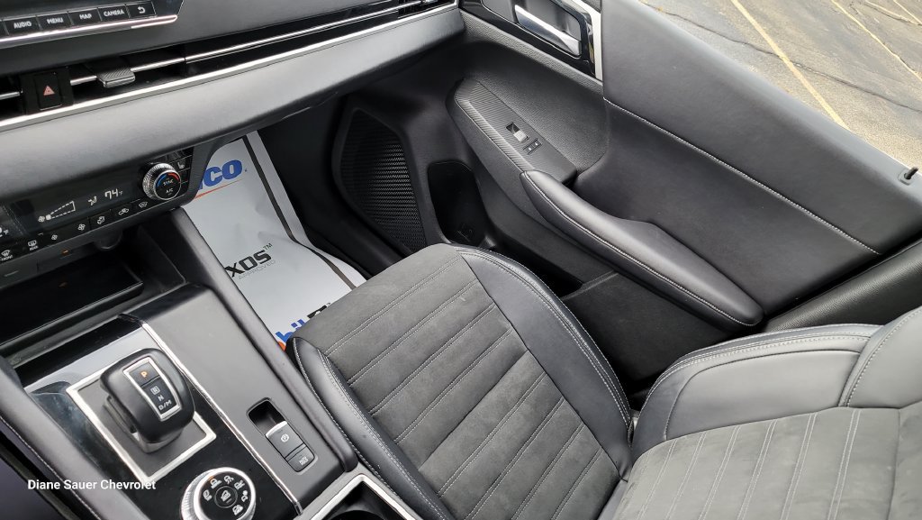 Used 2024 Mitsubishi Outlander AWD image 23