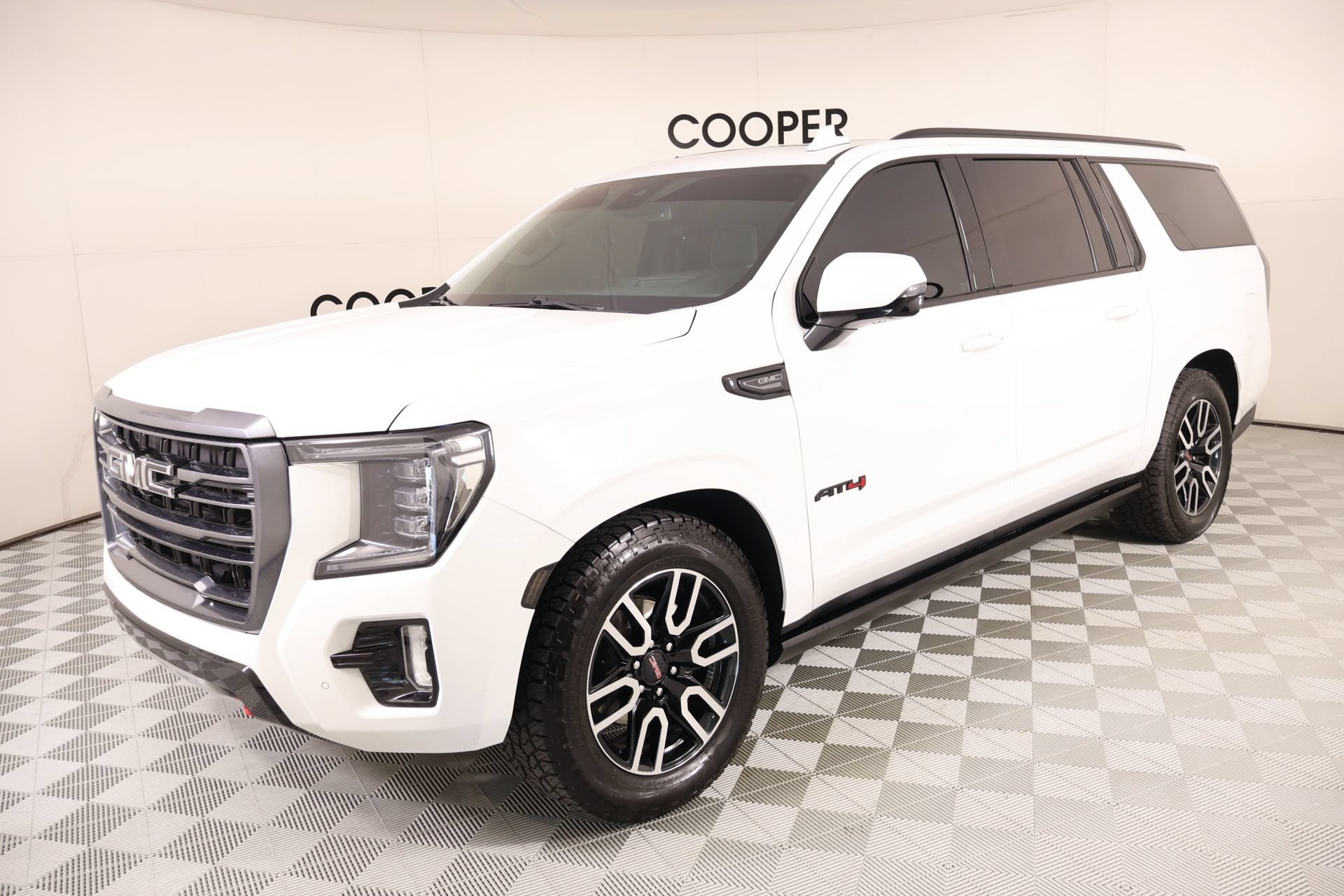 Used 2023 GMC Yukon XL AT4 w/ AT4 Premium Plus Package AWD/4WD image 10