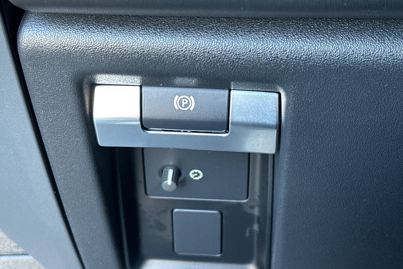 Used 2024 Land Rover Defender 110 X image 33