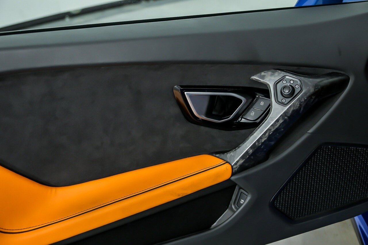 Used 2020 Lamborghini Huracan EVO RWD image 19