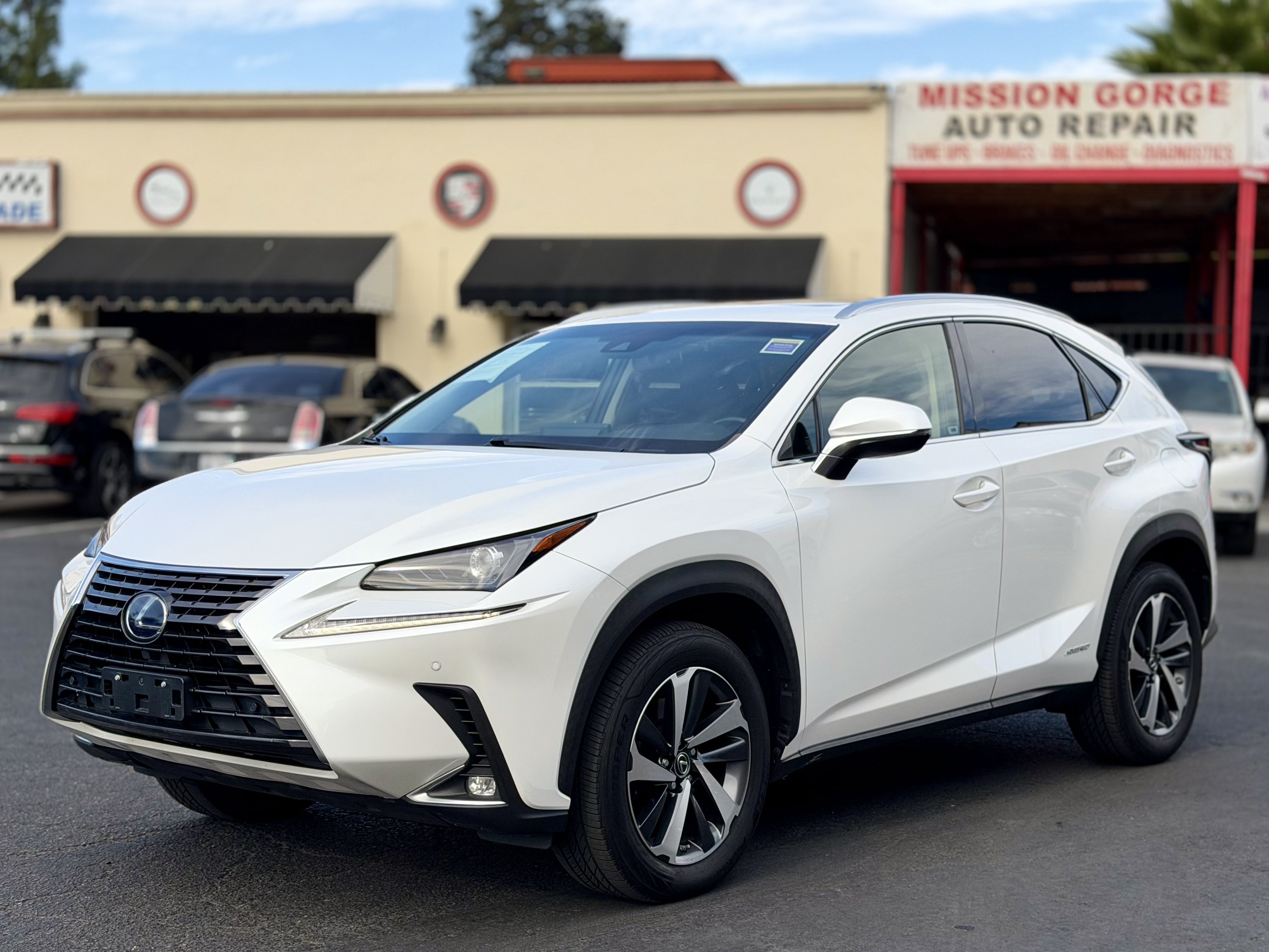 Used 2018 Lexus NX 300h AWD w/ Premium Package image 5