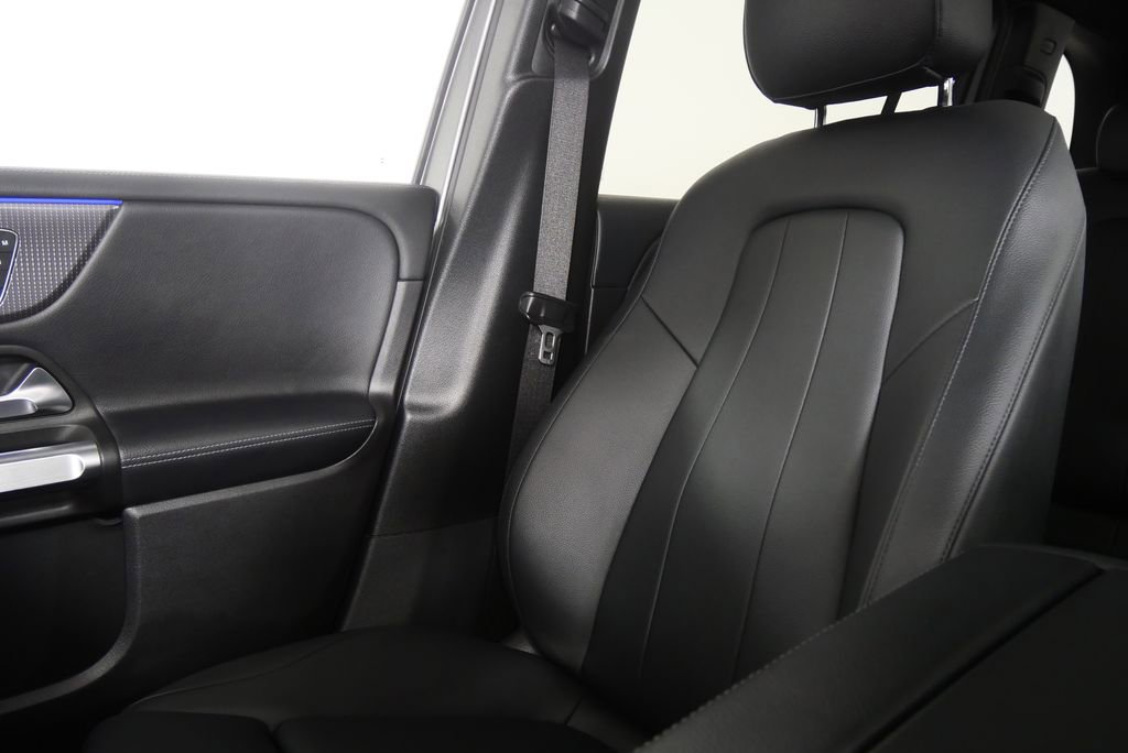 Used 2021 Mercedes-Benz GLB 250 4MATIC image 24