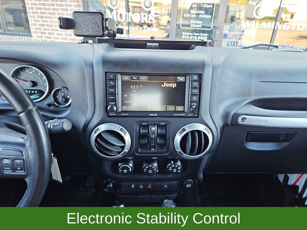 Used 2017 Jeep Wrangler Unlimited Rubicon w/ Connectivity Group AWD/4WD image 15