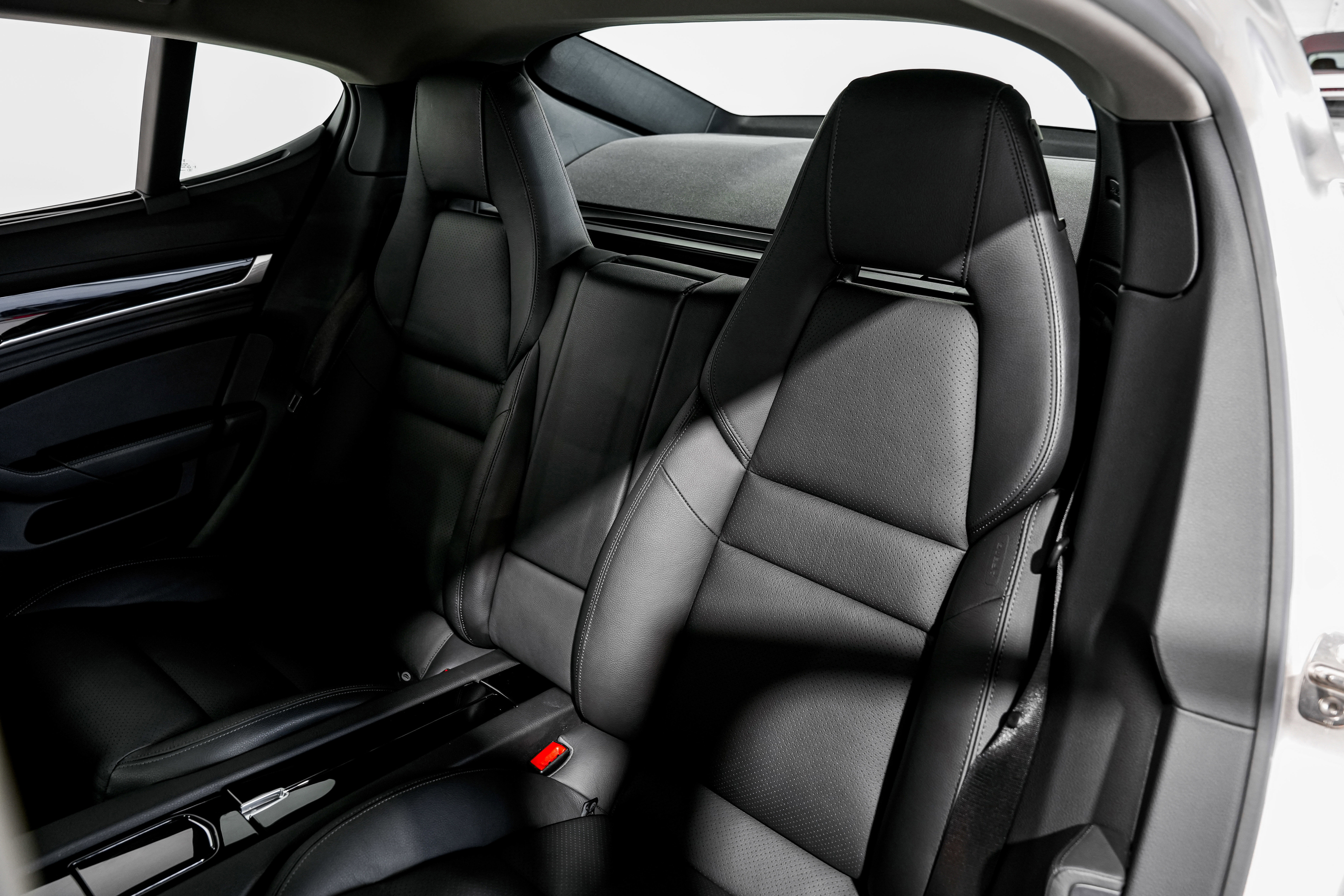 Used 2012 Porsche Panamera 4S image 35