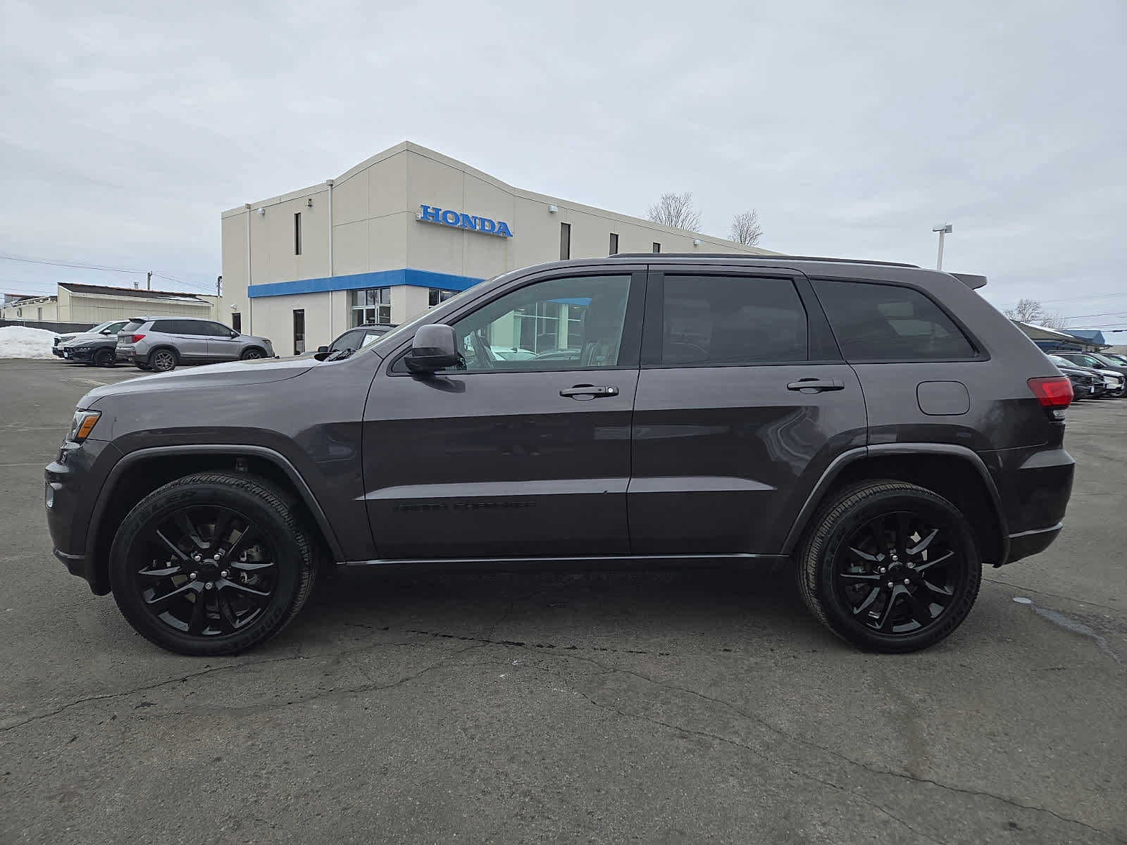 Used 2021 Jeep Grand Cherokee Laredo X image 8
