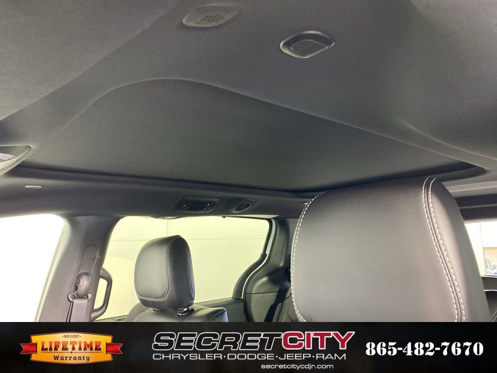 New 2026 Chrysler Pacifica Select image 29