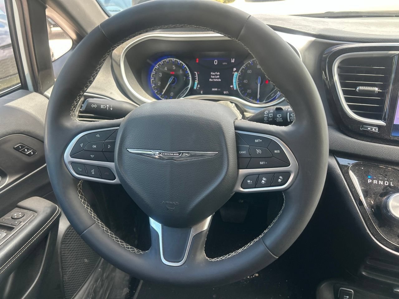 Used 2025 Chrysler Pacifica Select FWD image 8