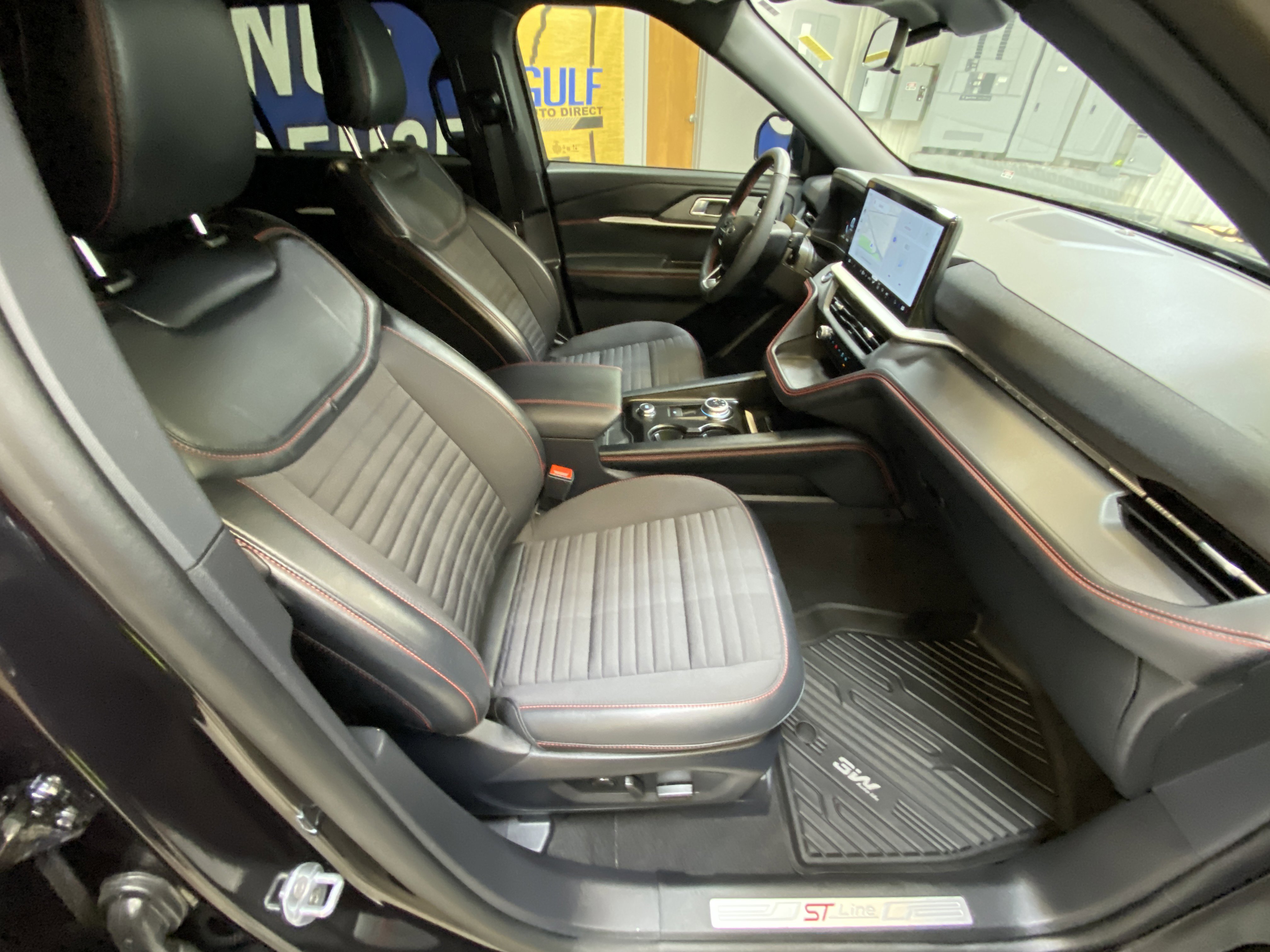 Used 2025 Ford Explorer ST-Line image 27