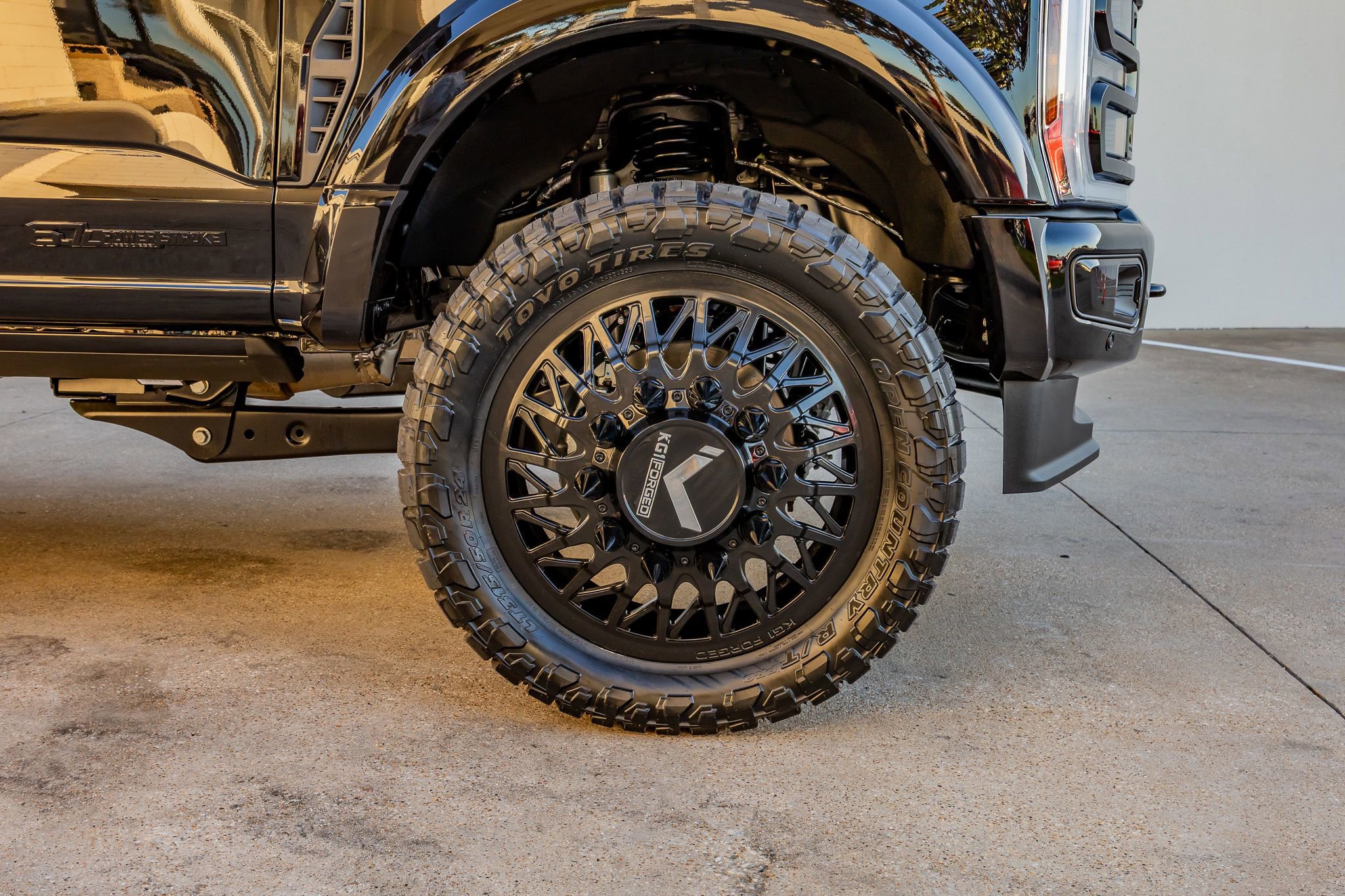 Used 2026 Ford F450 Platinum w/ Platinum Plus Package image 12