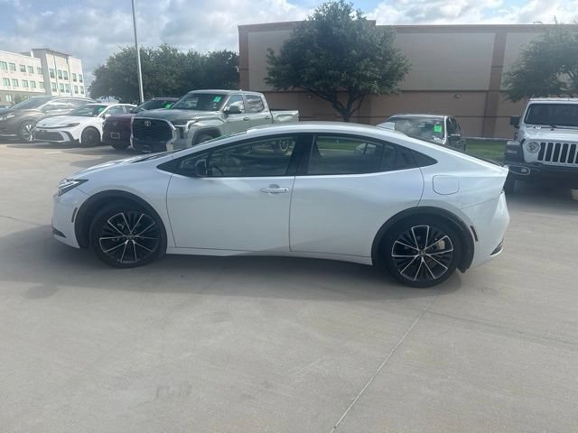 Used 2024 Toyota Prius XLE FWD image 6