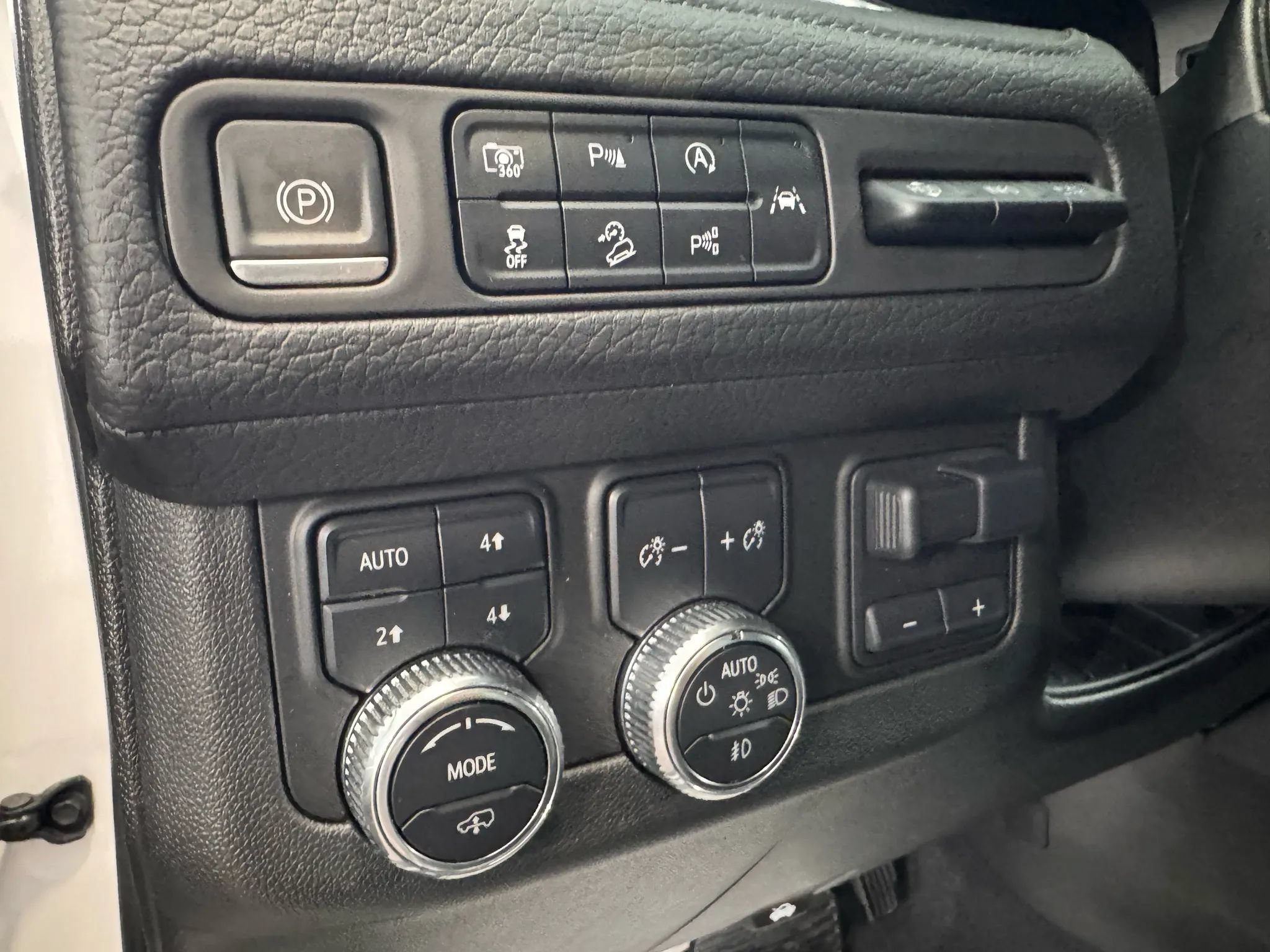 Used 2023 GMC Yukon Denali w/ Denali Reserve Package AWD/4WD image 31