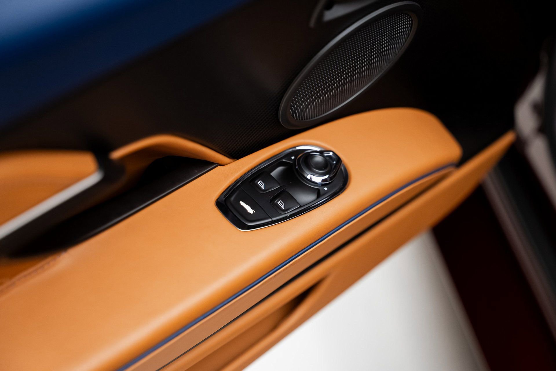 Used 2023 Aston Martin DBS Coupe image 60