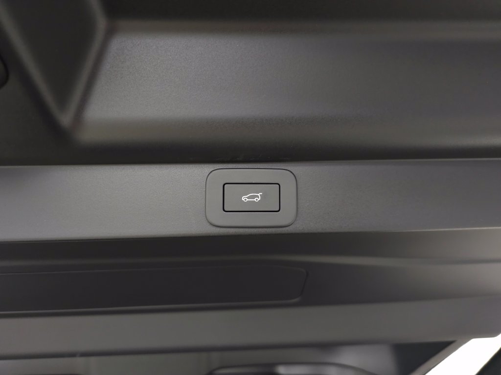 Certified 2026 Land Rover Range Rover SE AWD/4WD image 6